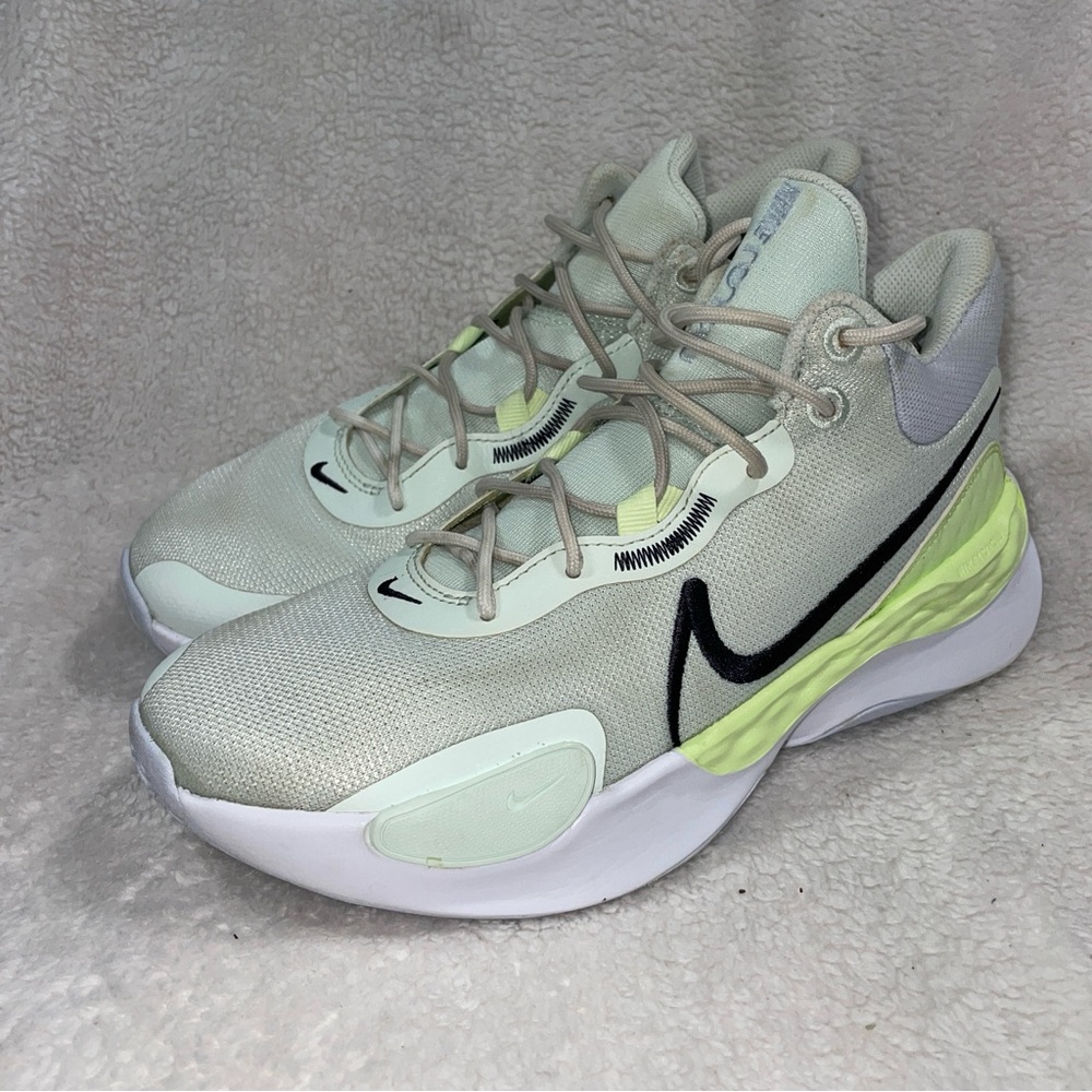 Men’s size 7.5 Nike Renew Elevate III.